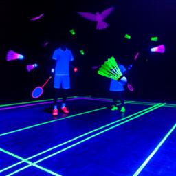 Blackminton à Vimoutiers : Quand le Badminton Plonge dans l'Obscurité - Une Expérience Sensorielle Inédite qui Redéfinit les Règles du Jeu !